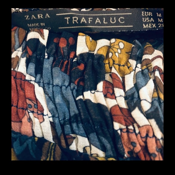 Zara floral blouse. Size M, but if your a small, it will work for you too. - Picture 4 of 4